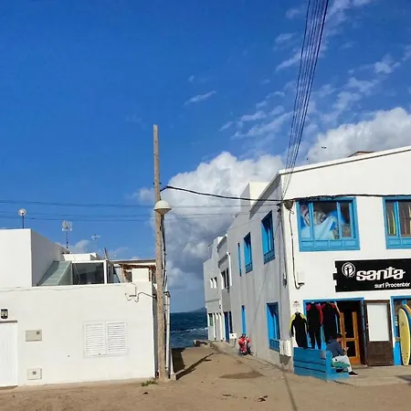 Surf House 5 Chambres 12 Lits カレタ・デ・ファマラ