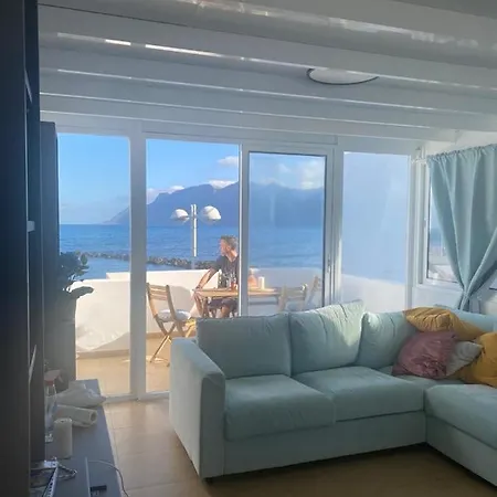 Surf House 5 Chambres 12 Lits Famara